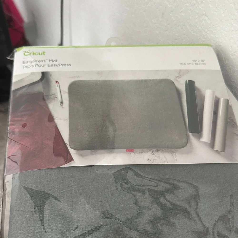 Cricut EasyPress Mat - Dark Gray 20 x16 Brand New - Picture 2 of 2